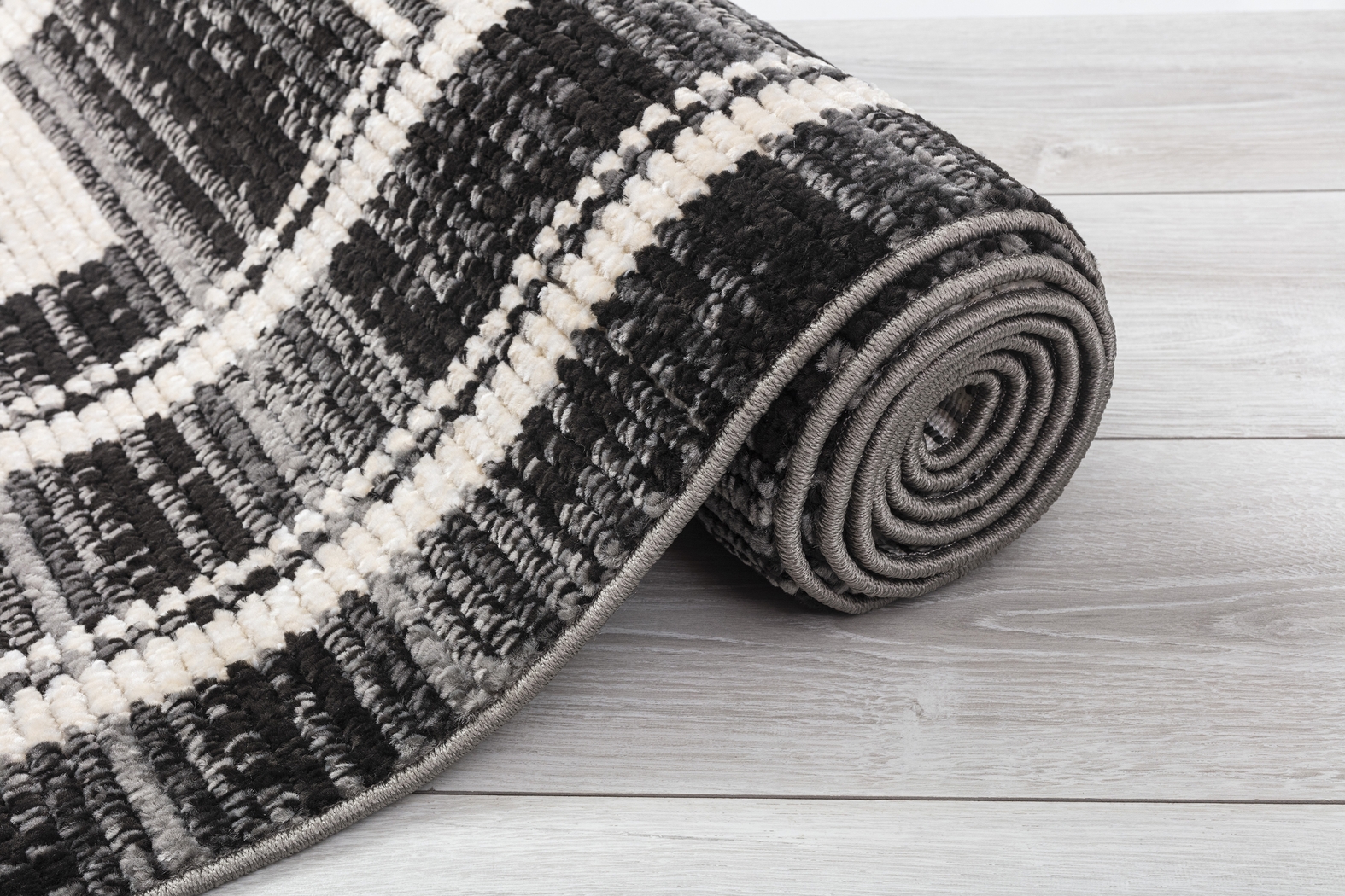 Valraine Black 5'7 x 7'7 Rug - Thumbnail - Image 8