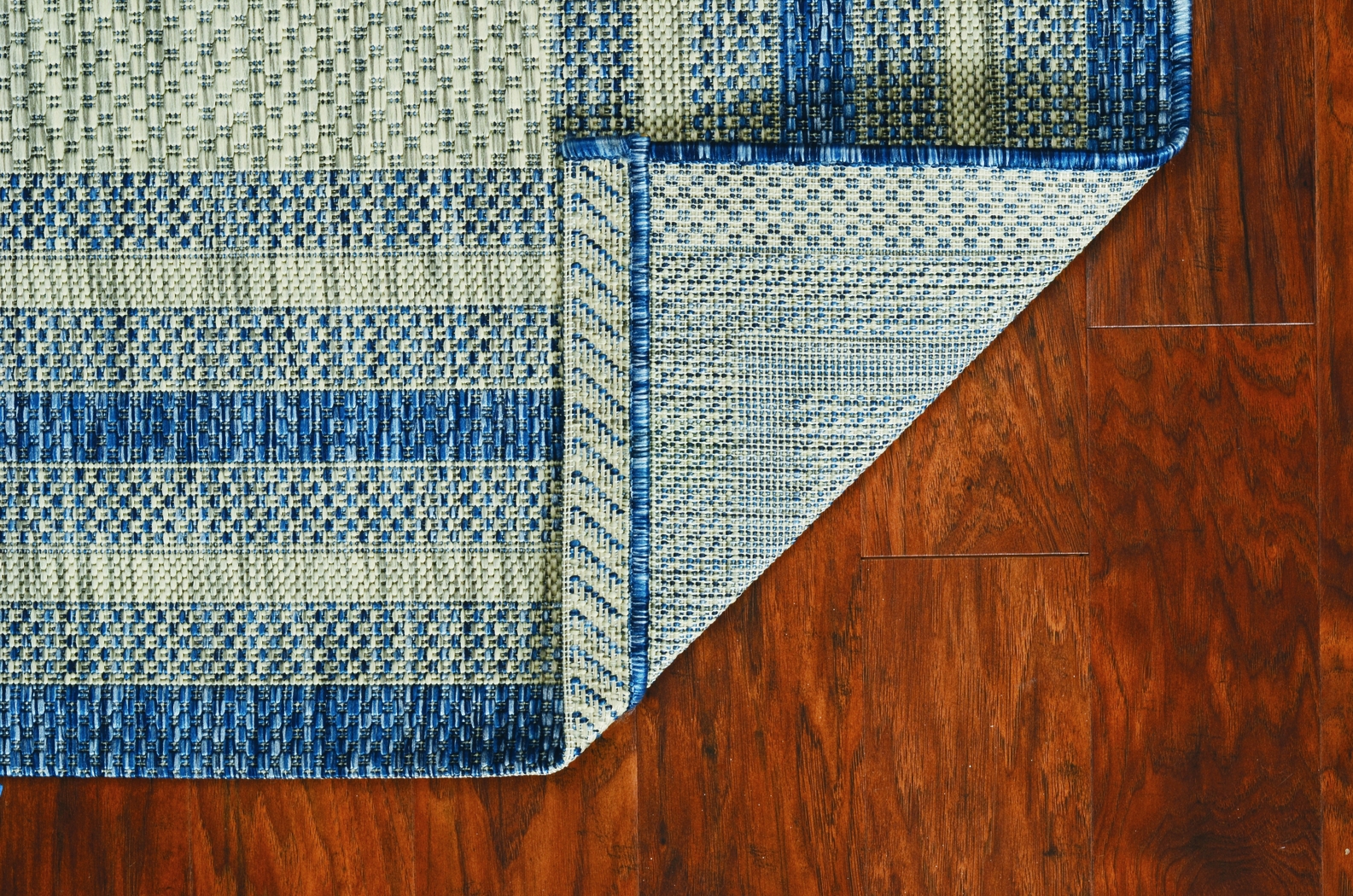 Valtry Gray/Denim 5'3 x 7'7 Indoor/Outdoor Rug - Thumbnail - Image 3