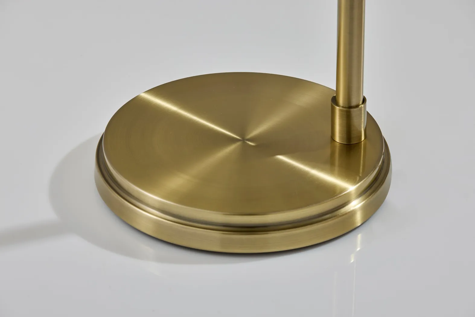 Vanelle Gold Floor Lamp - Thumbnail - Image 4