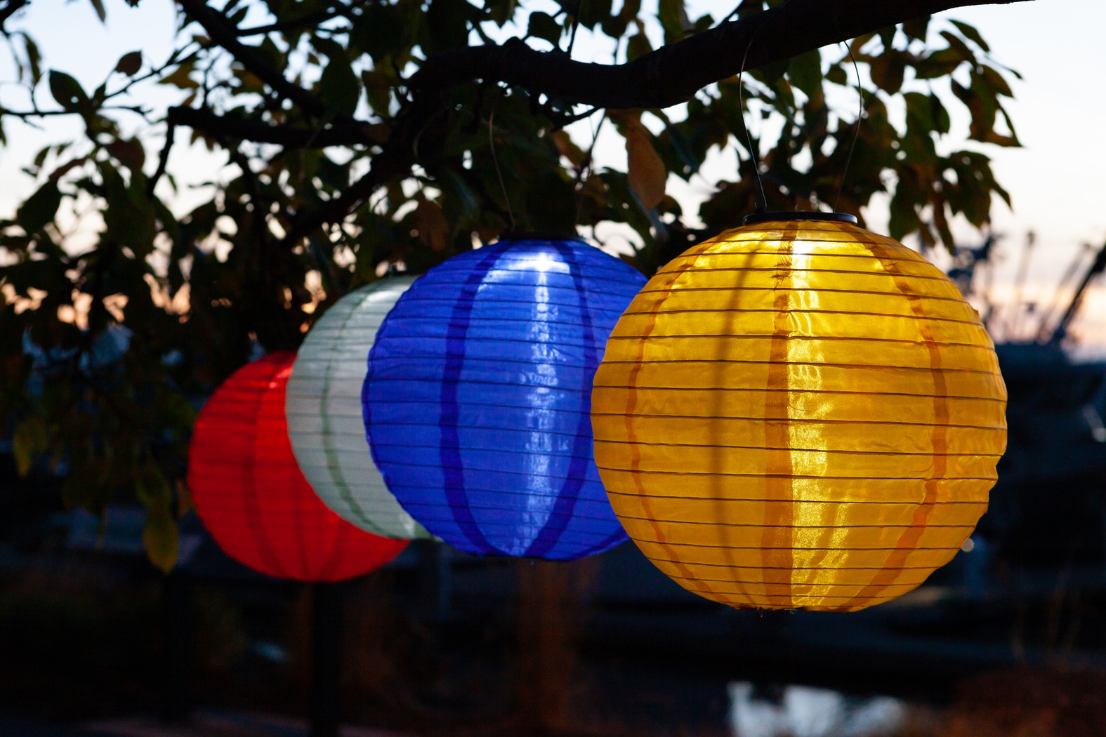 Vense Island Outdoor Blue Solar Lantern - Thumbnail - Image 15