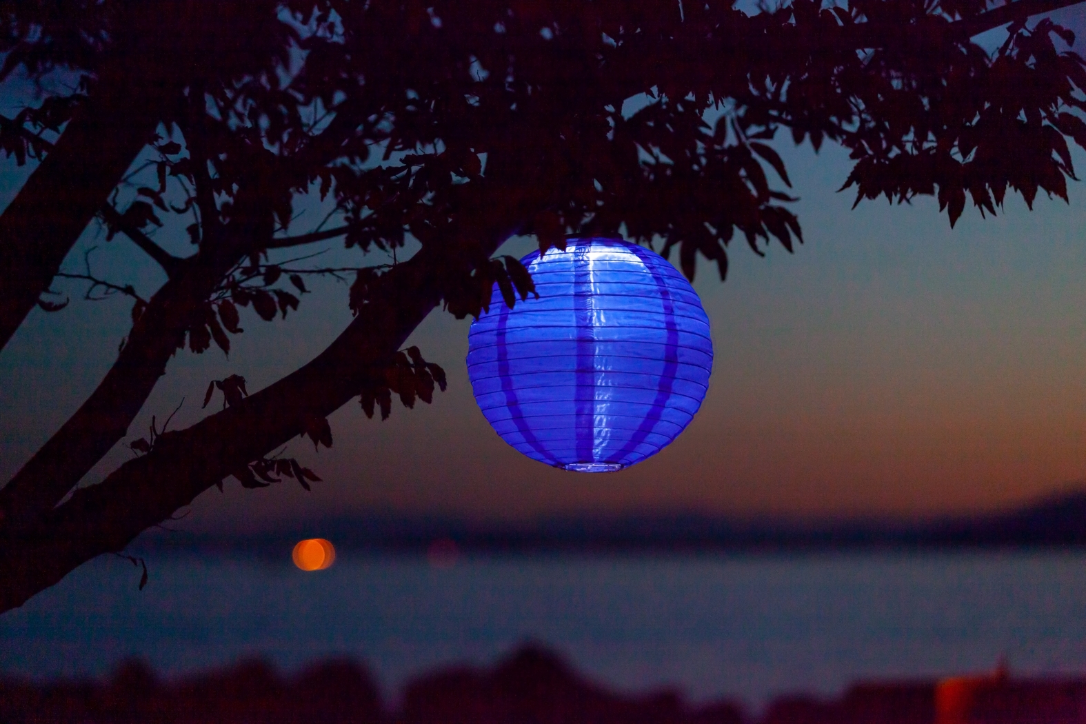 Vense Island Outdoor Blue Solar Lantern - Thumbnail - Image 3