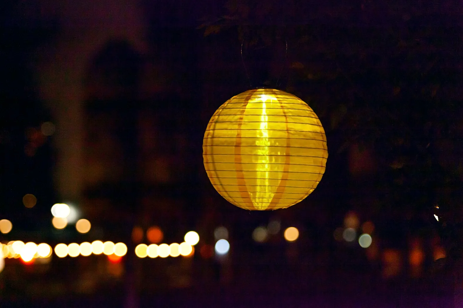 Vense Island Outdoor Yellow Solar Lantern - Thumbnail - Image 9