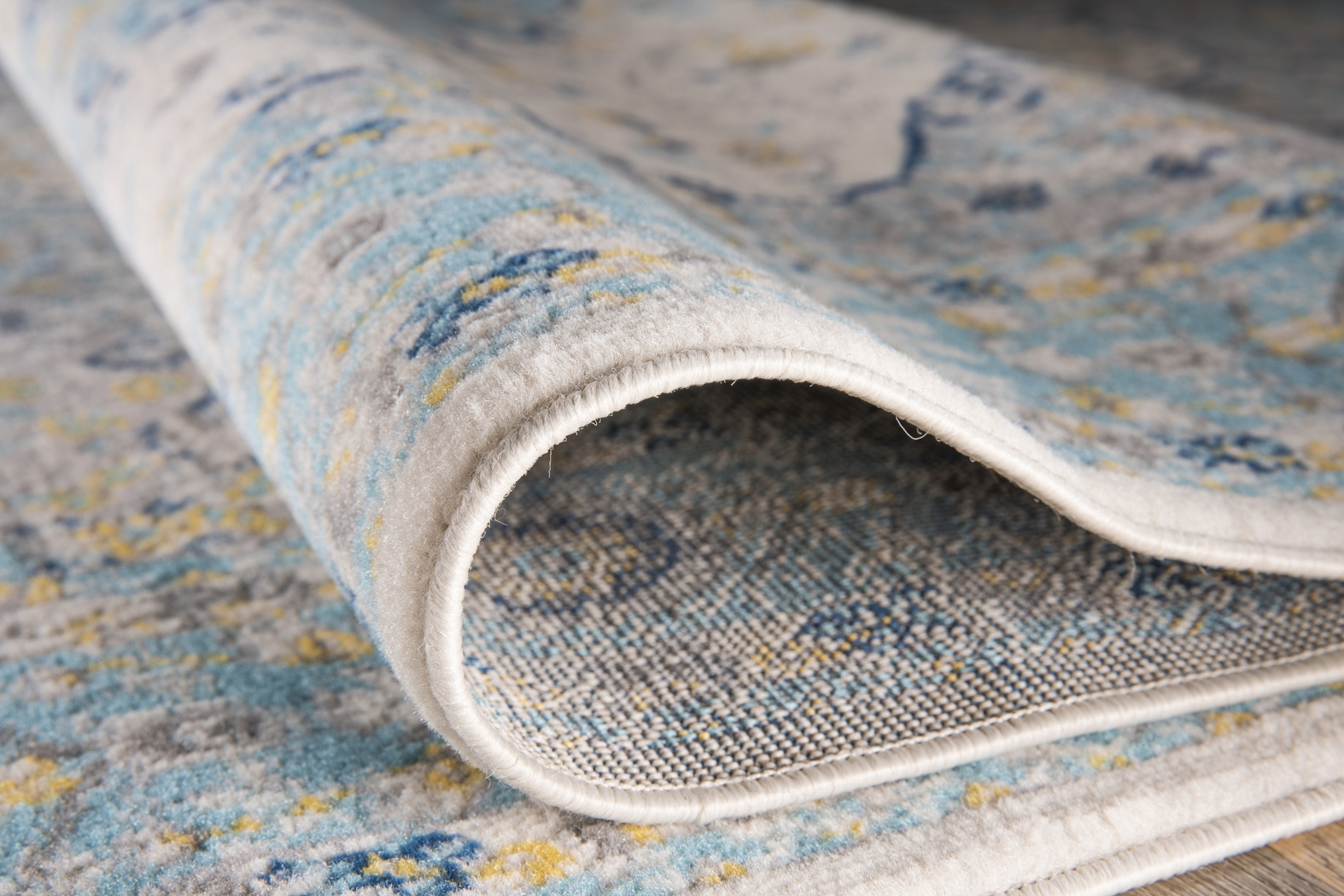 Verlee Cream 5' x 7' Rug - Thumbnail - Image 3