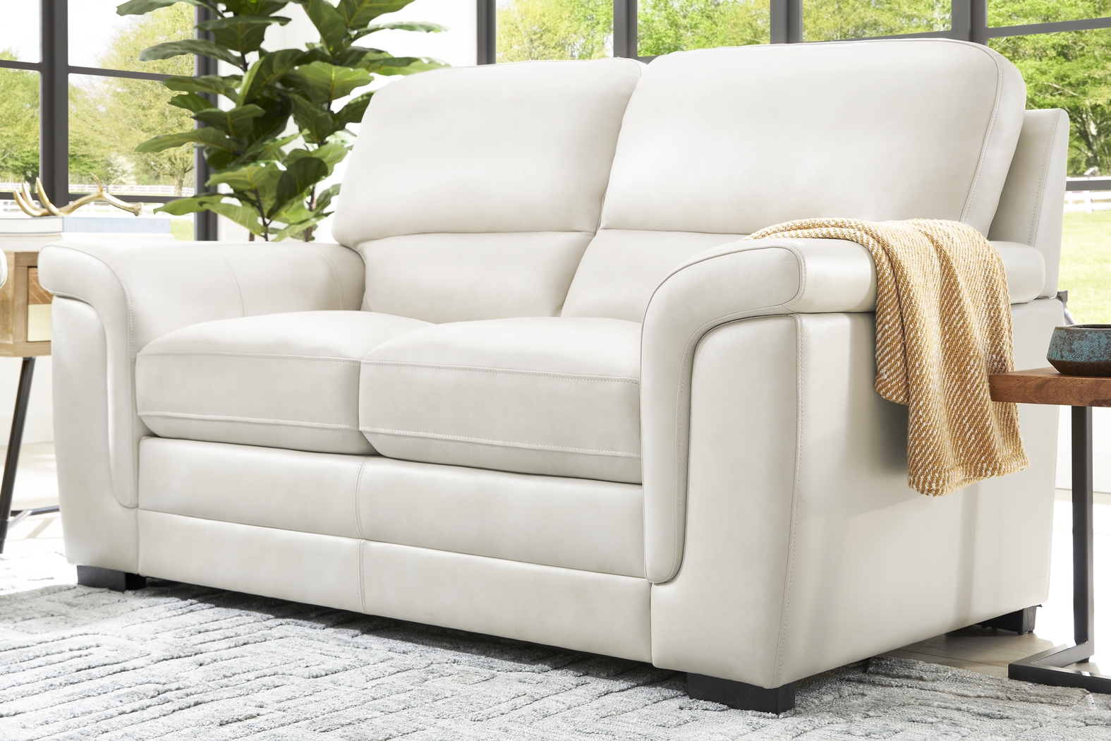 Villa Ashbury White Leather Loveseat - Thumbnail - Image 4