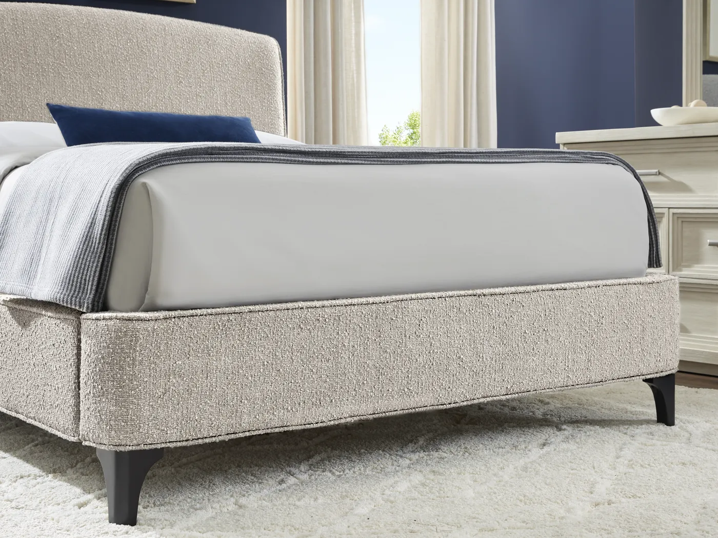 Villanova Square Cream 3 Pc King Upholstered Bed - Thumbnail - Image 3