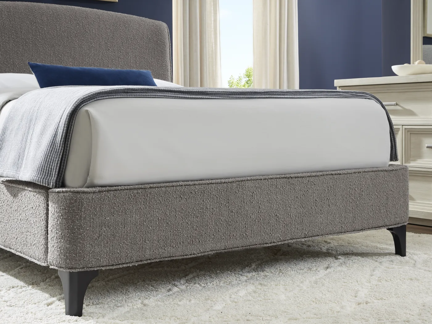 Villanova Square Gray 3 Pc King Upholstered Bed - Thumbnail - Image 3