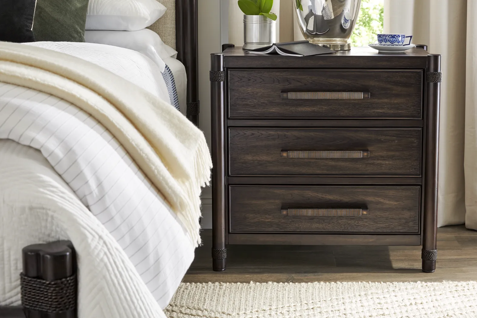 Vineyard Estates Brown 7 Pc King Upholstered Bedroom - Thumbnail - Image 12