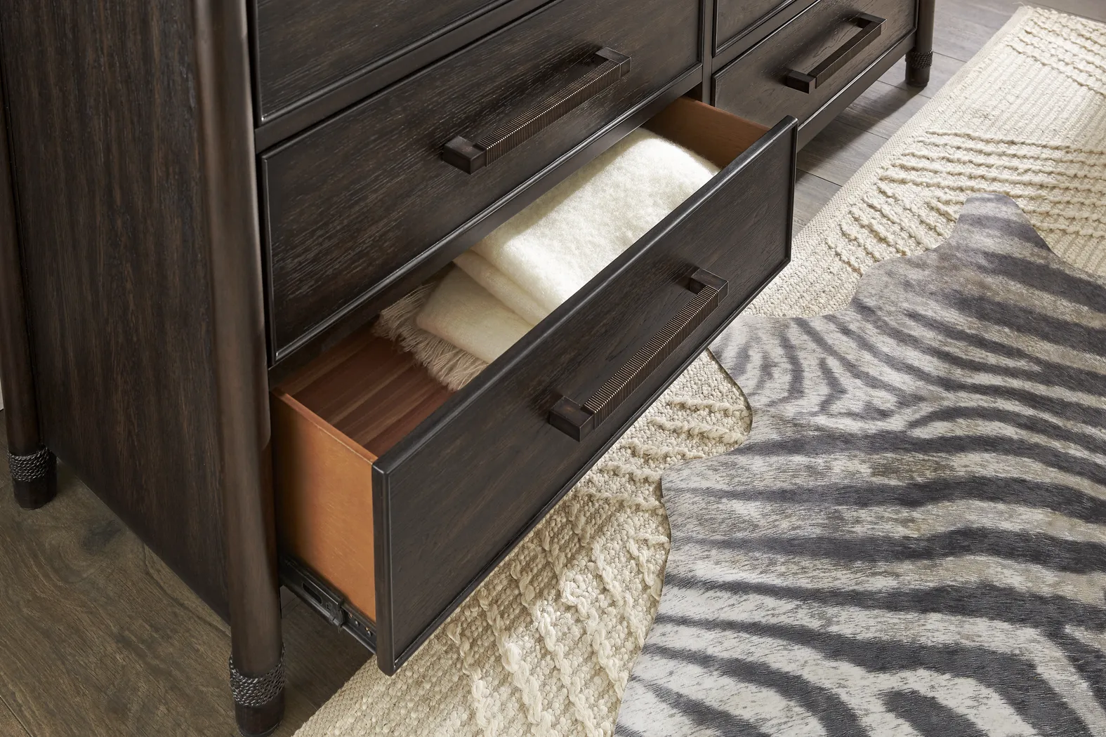 Vineyard Estates Brown 7 Pc King Upholstered Bedroom - Thumbnail - Image 8