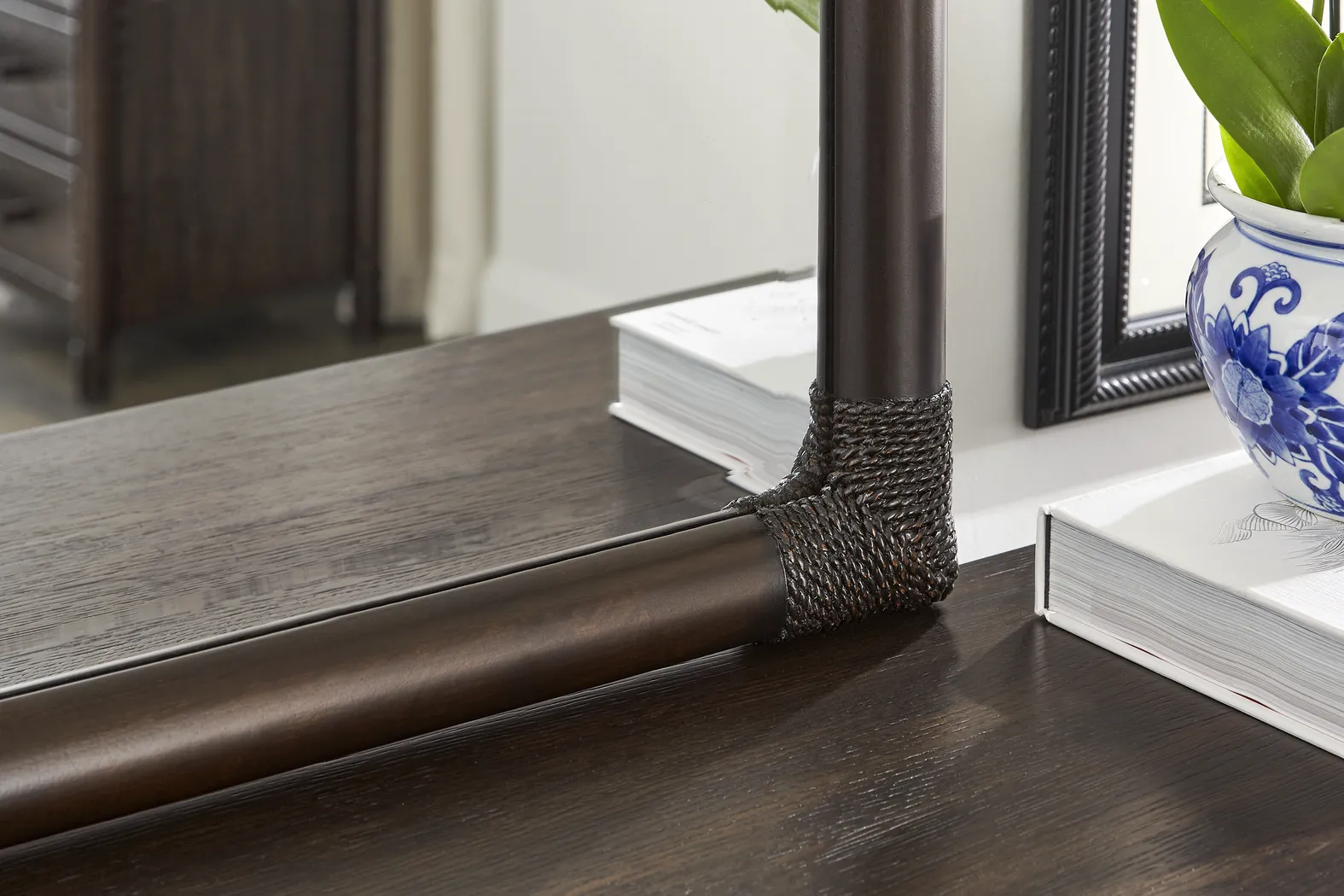 Vineyard Estates Brown 7 Pc King Upholstered Bedroom - Thumbnail - Image 16