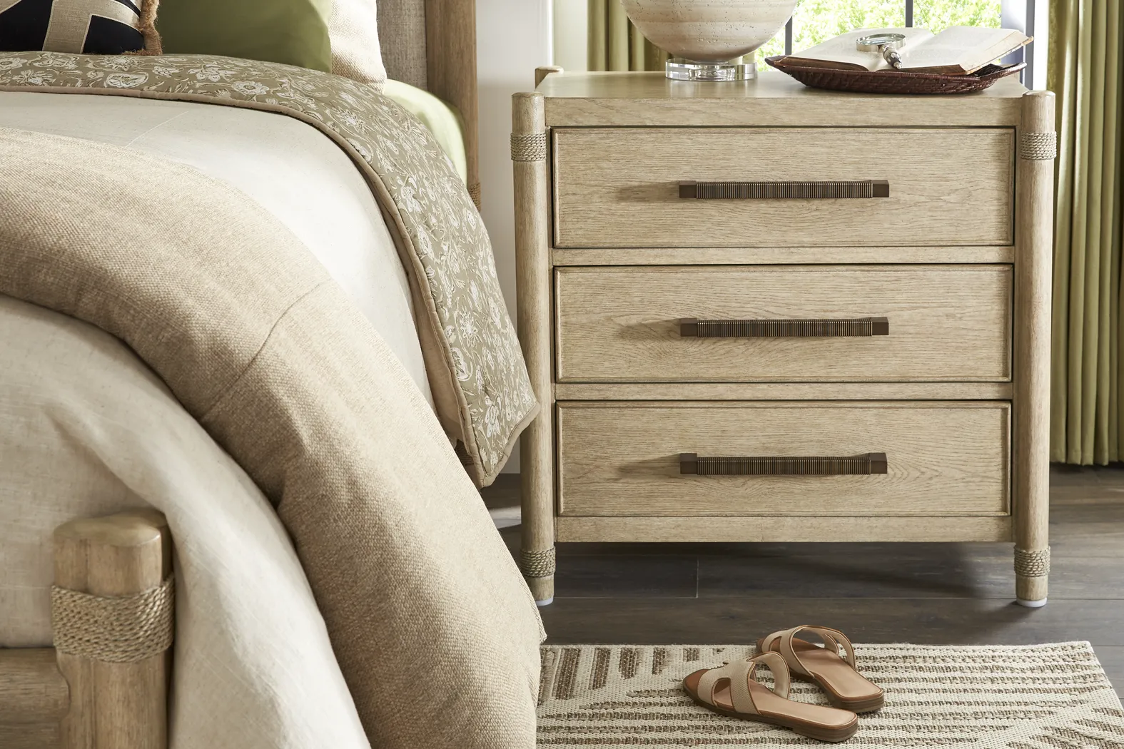 Vineyard Estates Natural 5 Pc Queen Poster Bedroom - Thumbnail - Image 6