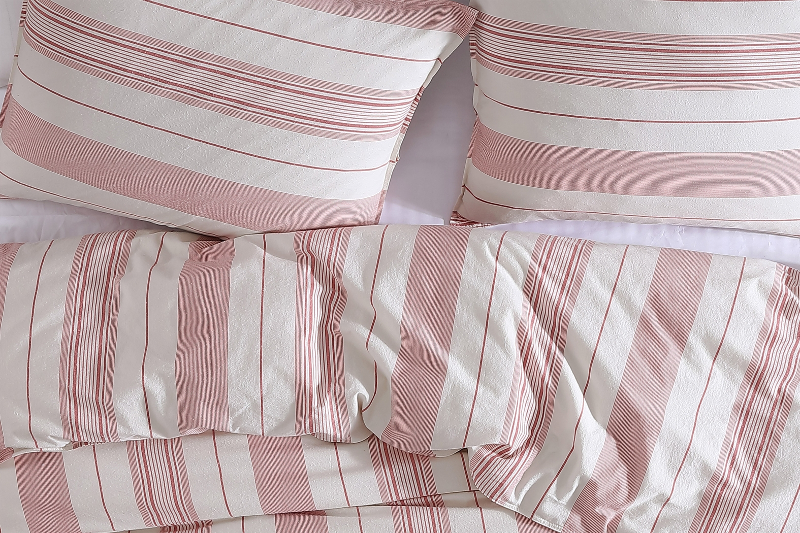 Wallington Ivory Red 3 Pc King Comforter Set - Thumbnail - Image 5