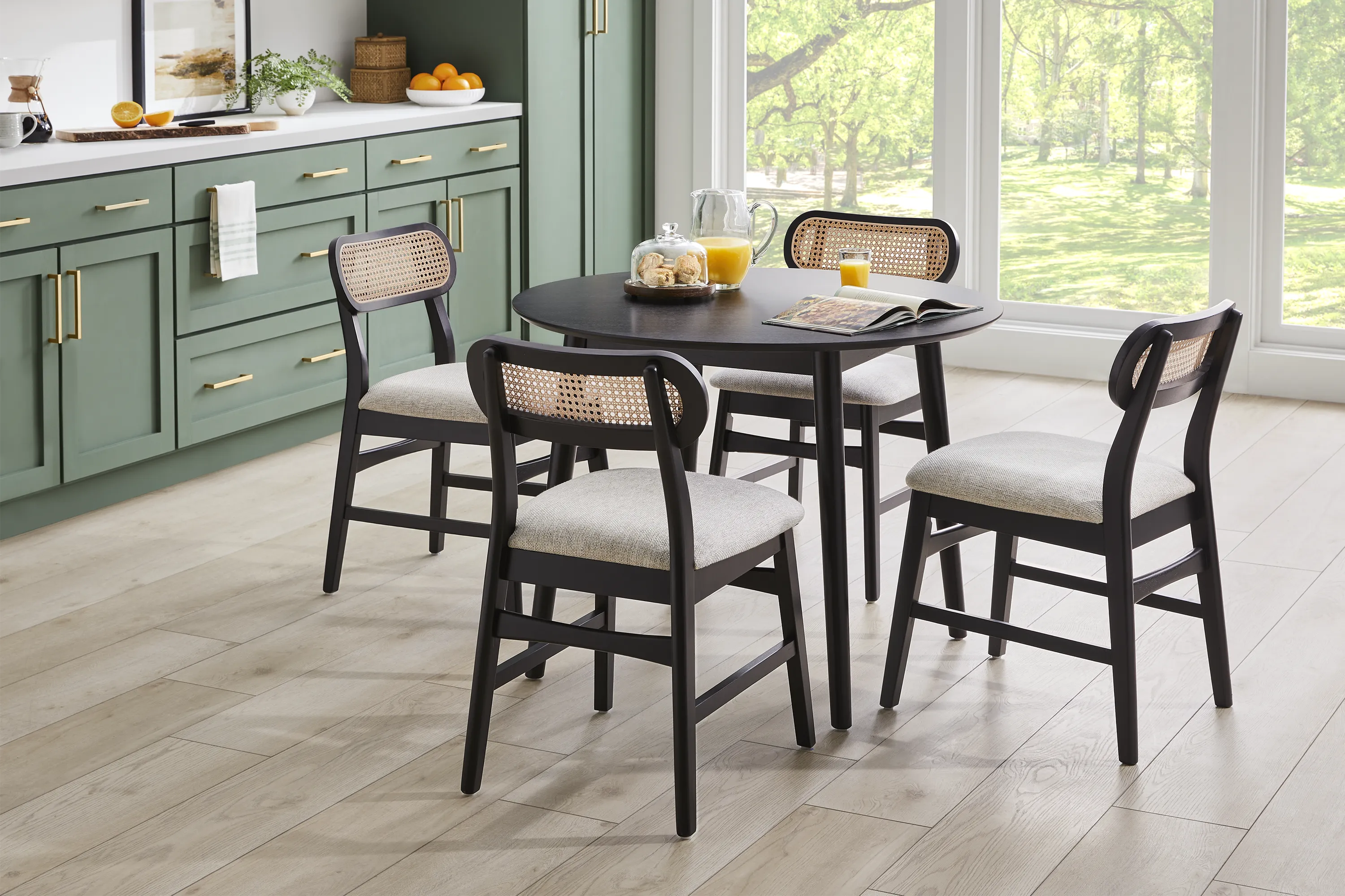 Watertown Black 5 Pc Round Dining Room - Thumbnail - Image 1