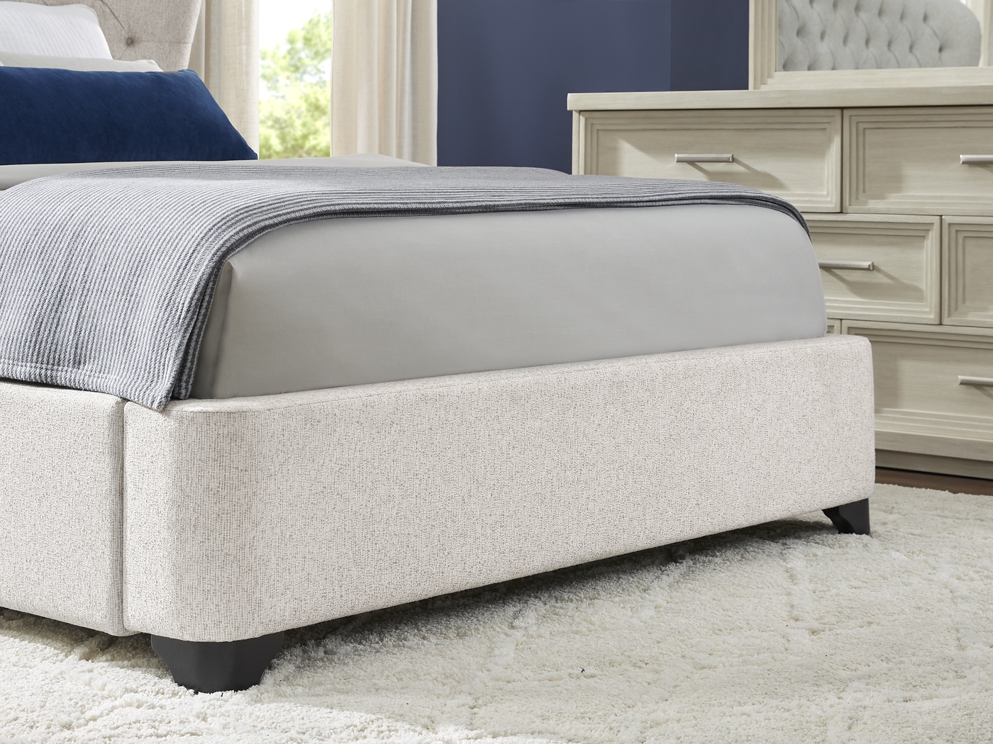 Westgate Gray 3 Pc Queen Bed - Thumbnail - Image 3