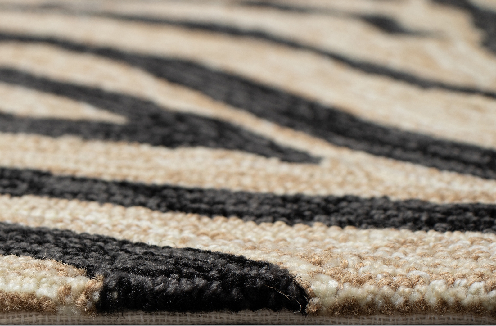 Weto Black 7'6 x 9'6 Indoor/Outdoor Rug - Thumbnail - Image 5