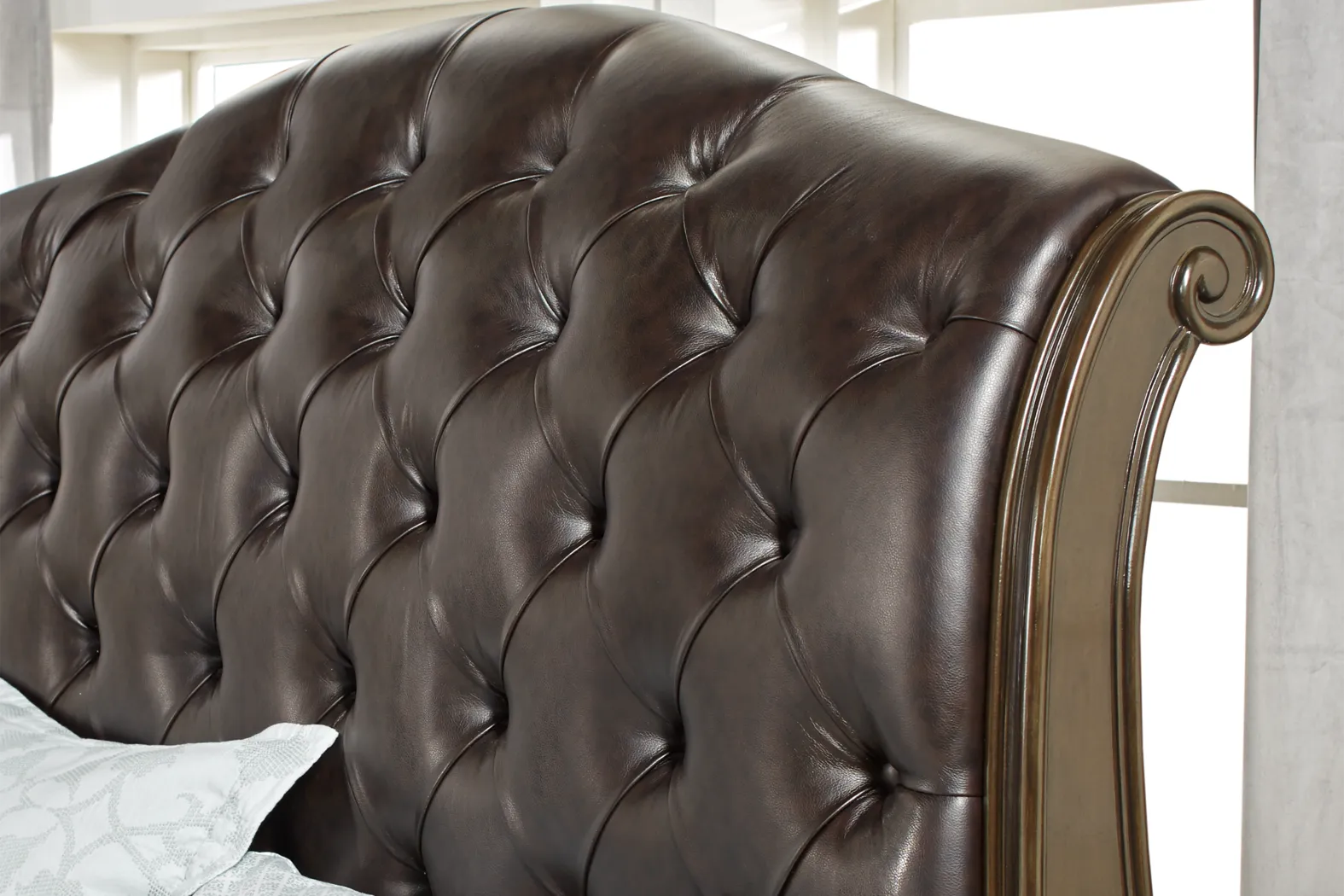 Whittington Cherry 3 Pc King Sleigh Bed with 4 Drawer Storage - Thumbnail - Image 4