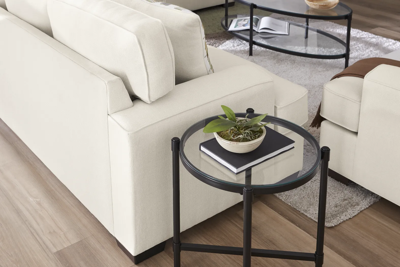 Wilkinson White 7 Pc Living Room with Gel Foam Sleeper Sofa - Thumbnail - Image 6