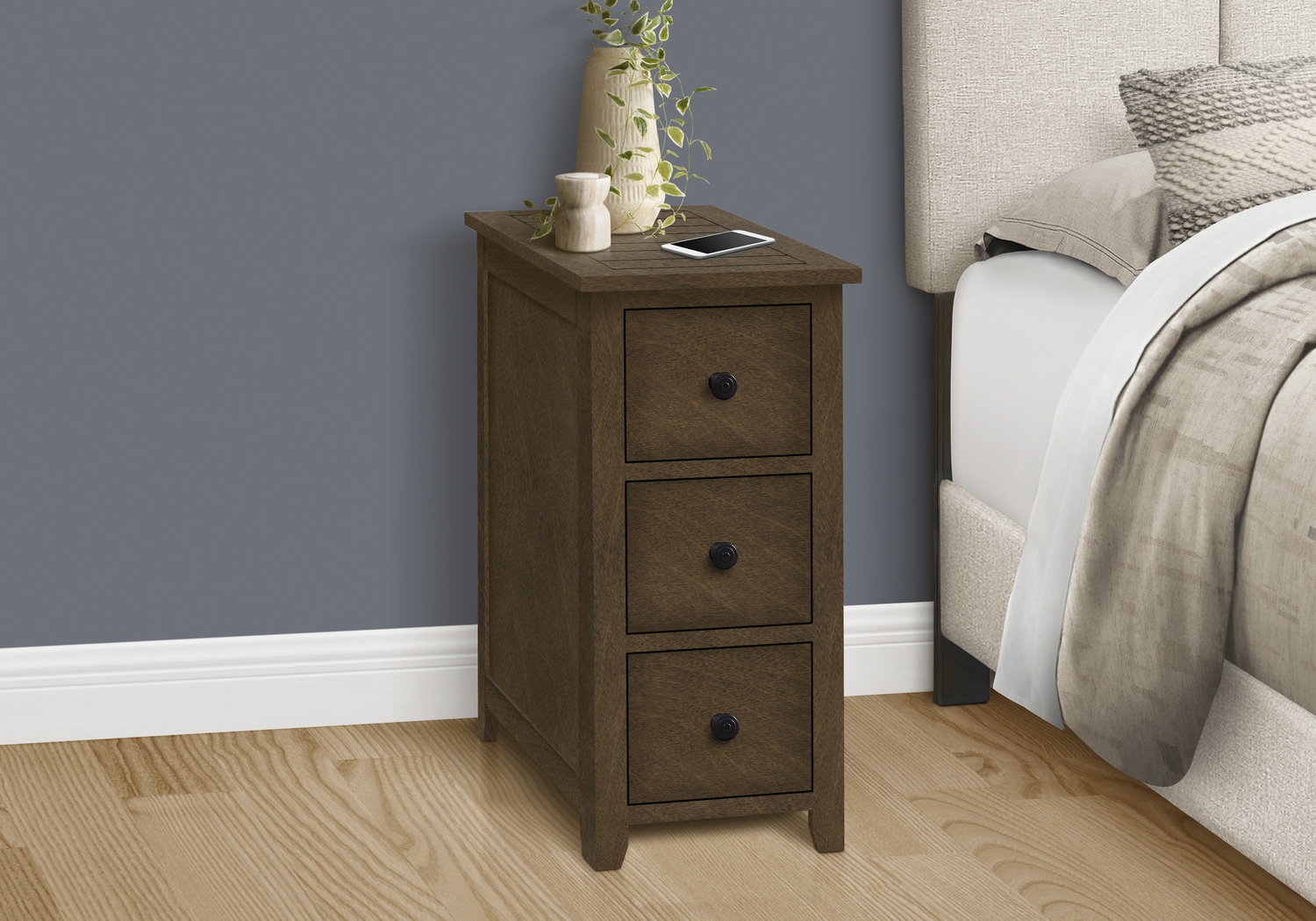 Willaura Espresso Accent Table - Thumbnail - Image 3