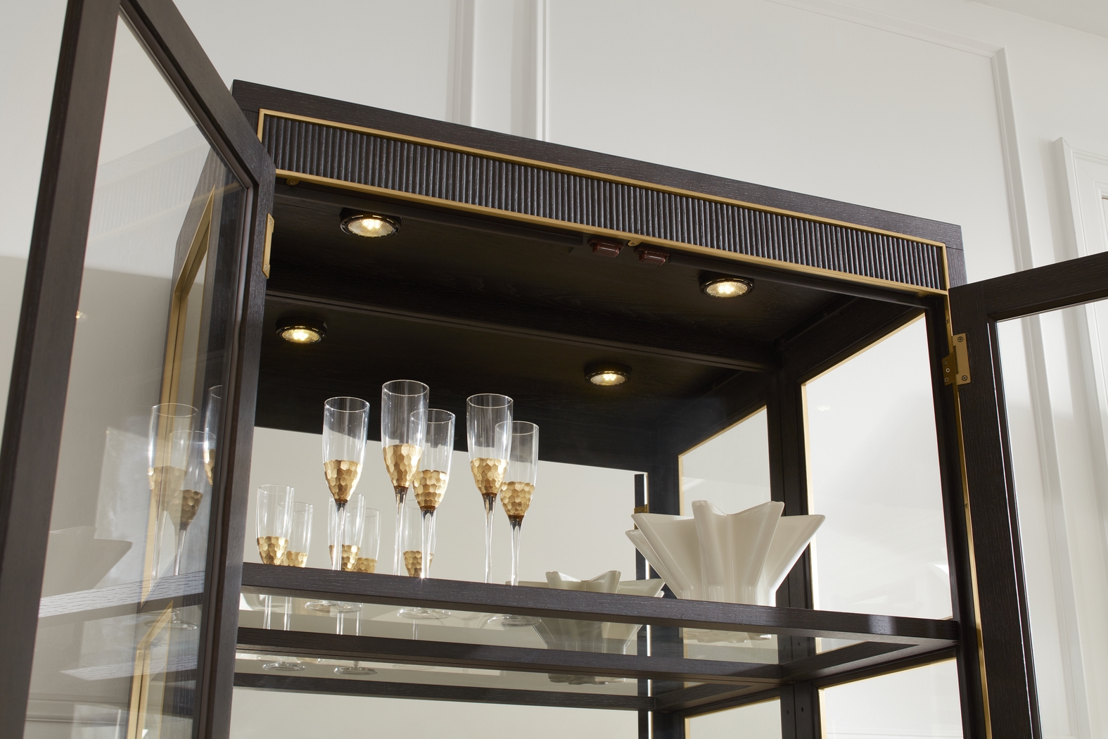 Wilshire Merlot Curio - Thumbnail - Image 4