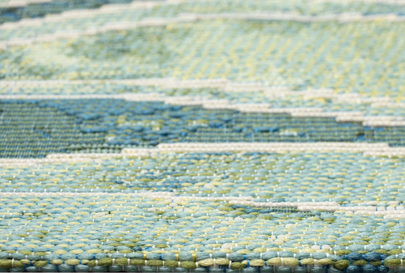 Wimasa Green 4'10 x 7'6 Indoor/Outdoor Rug - Thumbnail - Image 5