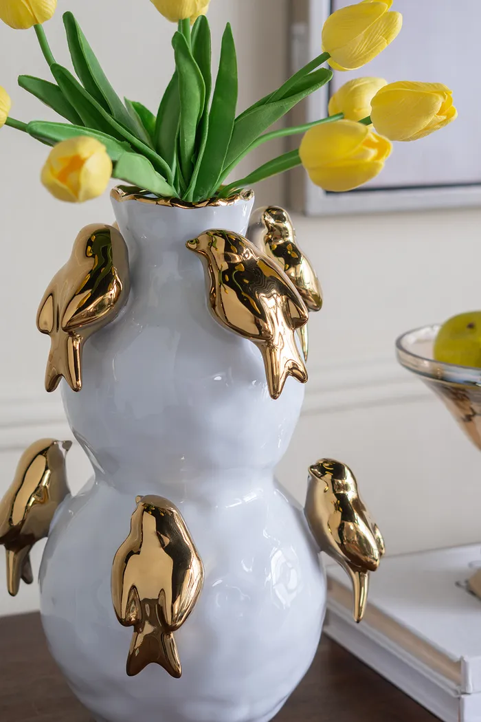 Wingly I White Vase - Thumbnail - Image 3
