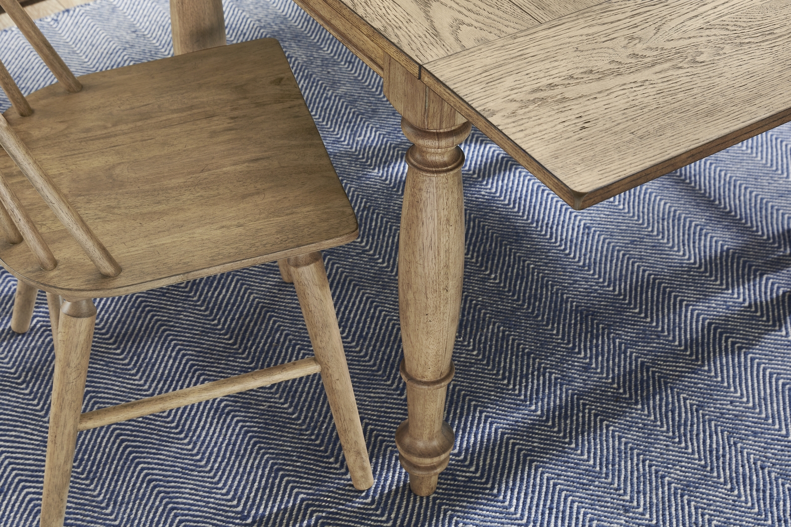 Winsor Natural 5 Pc Rectangle Dining Room with White Chairs - Thumbnail - Image 4