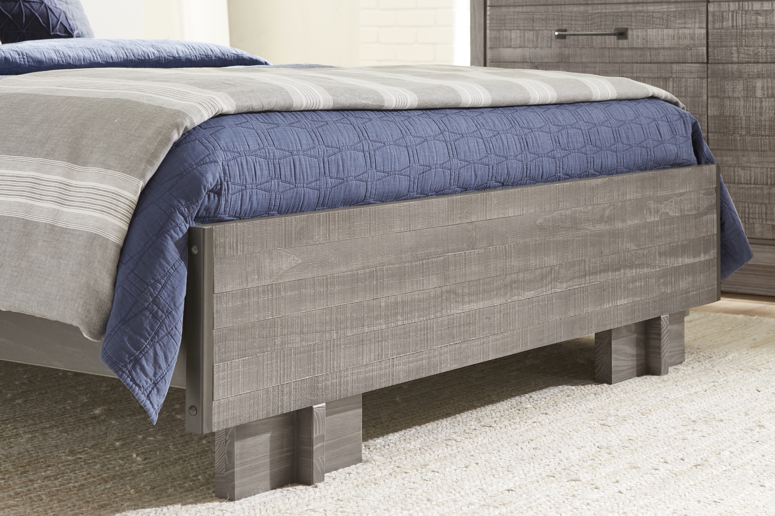 Wyatt Place Gray 3 Pc King Bed - Thumbnail - Image 3