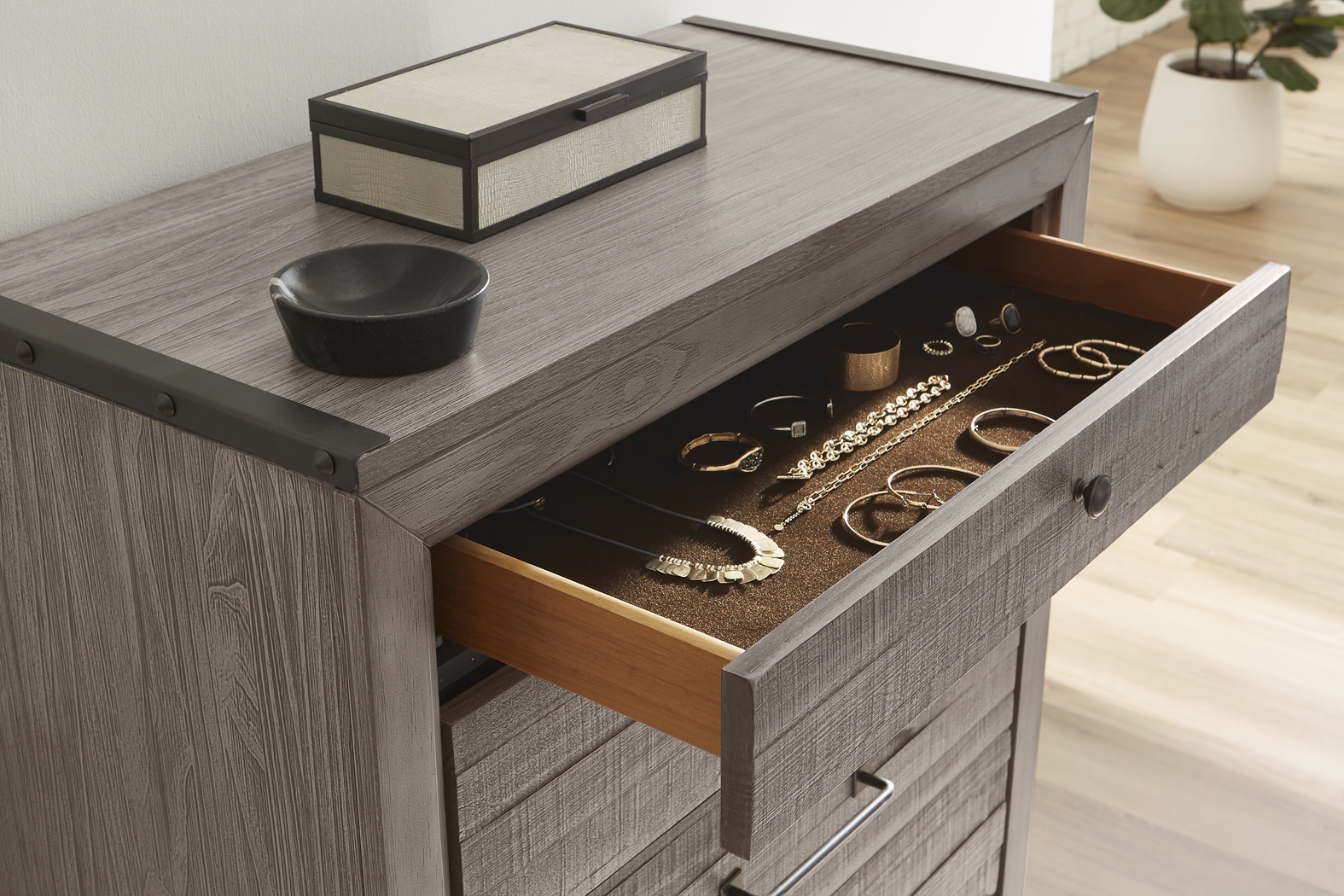 Wyatt Place Gray Chest - Thumbnail - Image 2