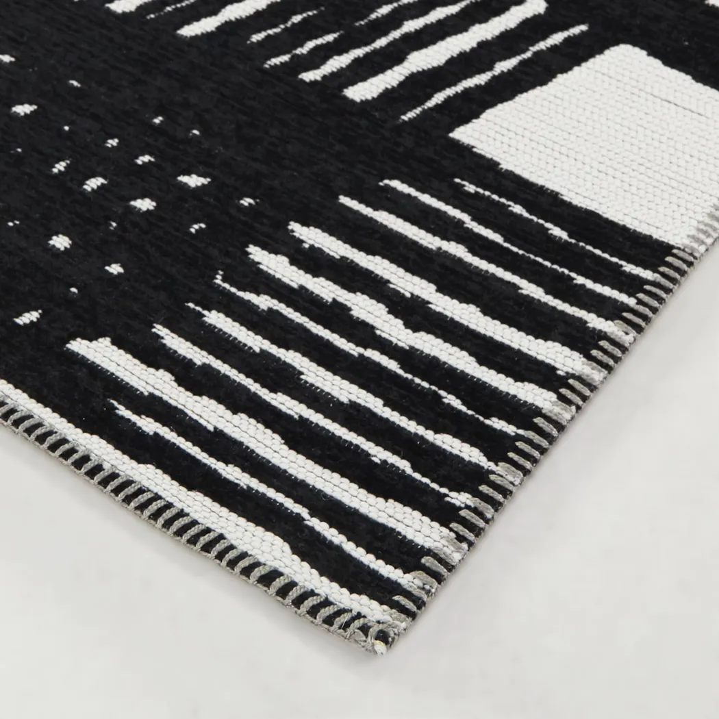 Yanys Black 5'3 x 7' Area Rug - Thumbnail - Image 3