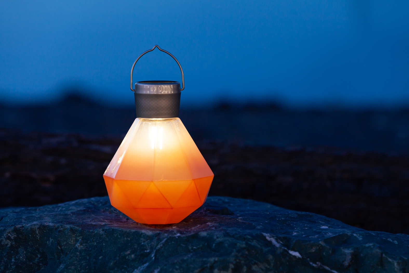 Yeser Cave Outdoor Coral Solar Lantern - Thumbnail - Image 6
