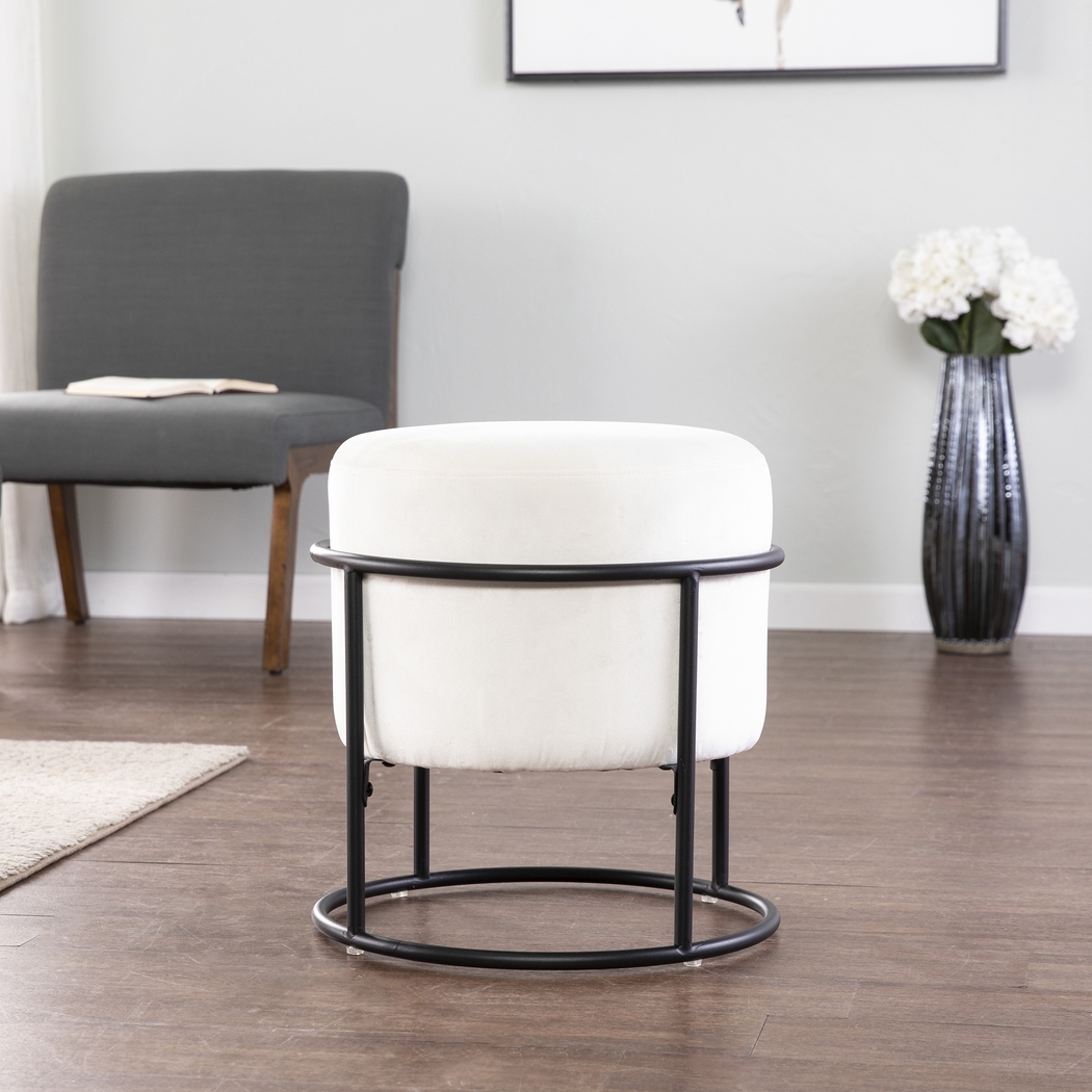 Yonderhill Gray Ottoman - Thumbnail - Image 3