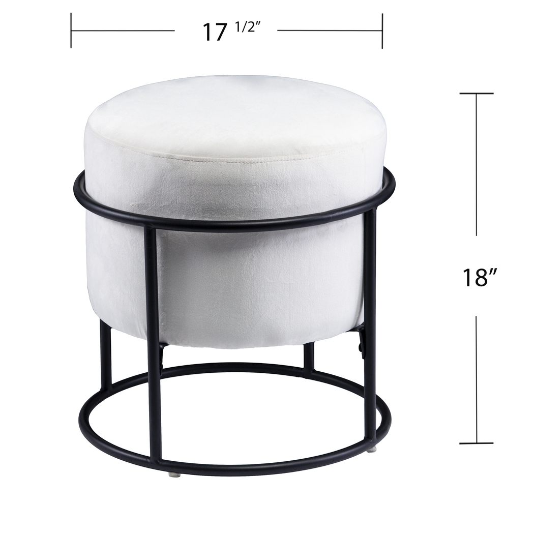 Yonderhill Gray Ottoman - Thumbnail - Image 4