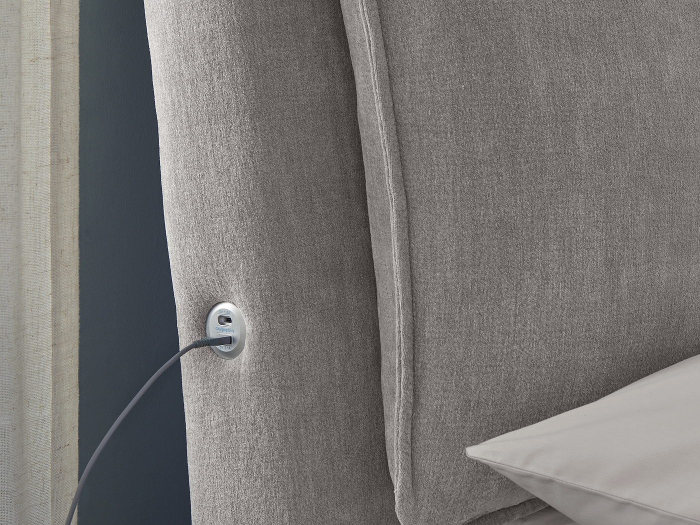 Easton Park Black 5 Pc King Upholstered Bedroom with York Mills Gray Upholstered Bed - Thumbnail - Image 3