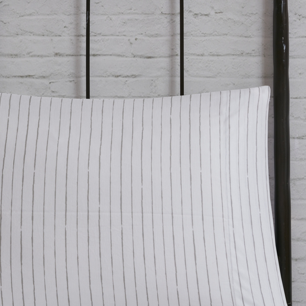 Zaide White 9 Pc King Bedding Set - Thumbnail - Image 13