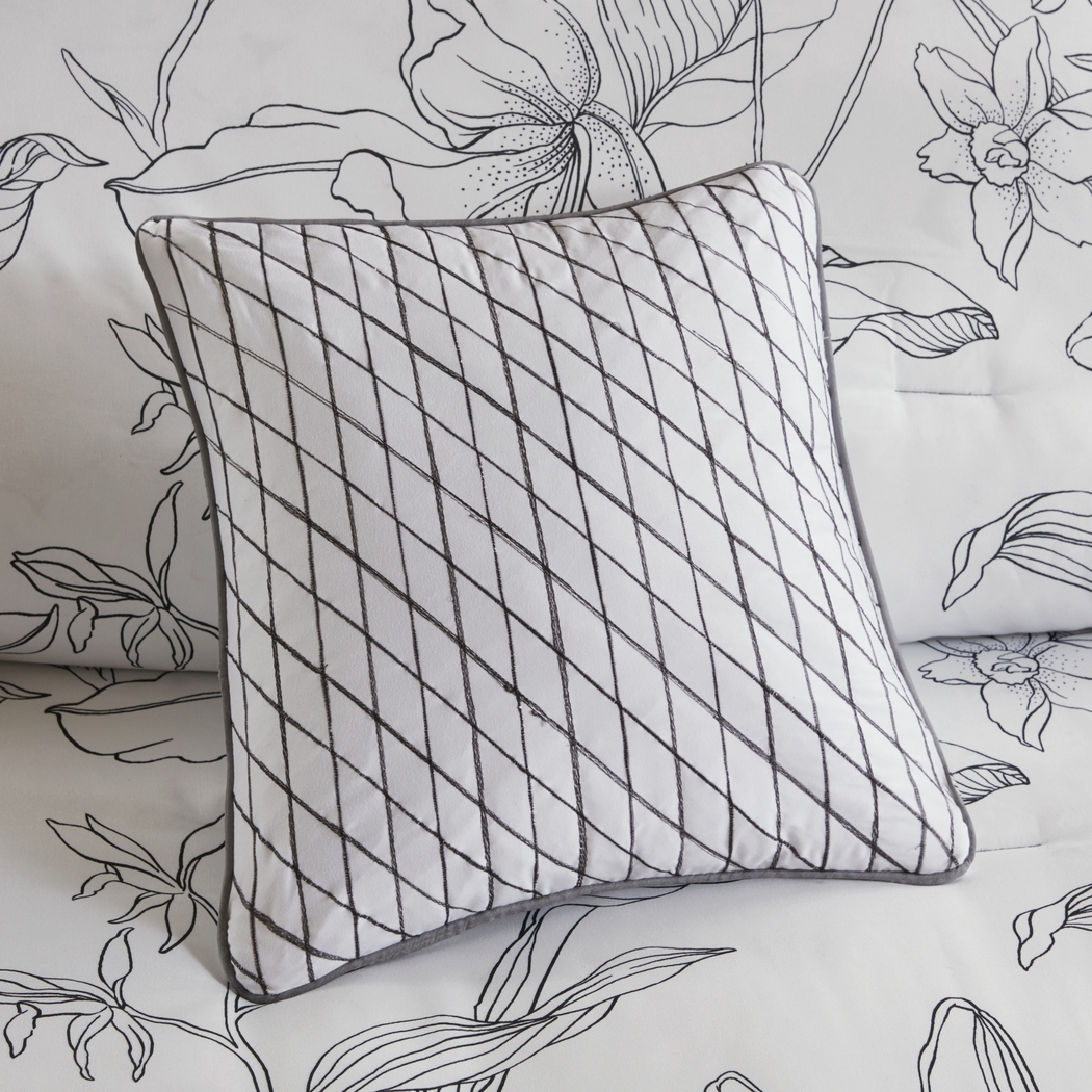 Zaide White 9 Pc King Bedding Set - Thumbnail - Image 15