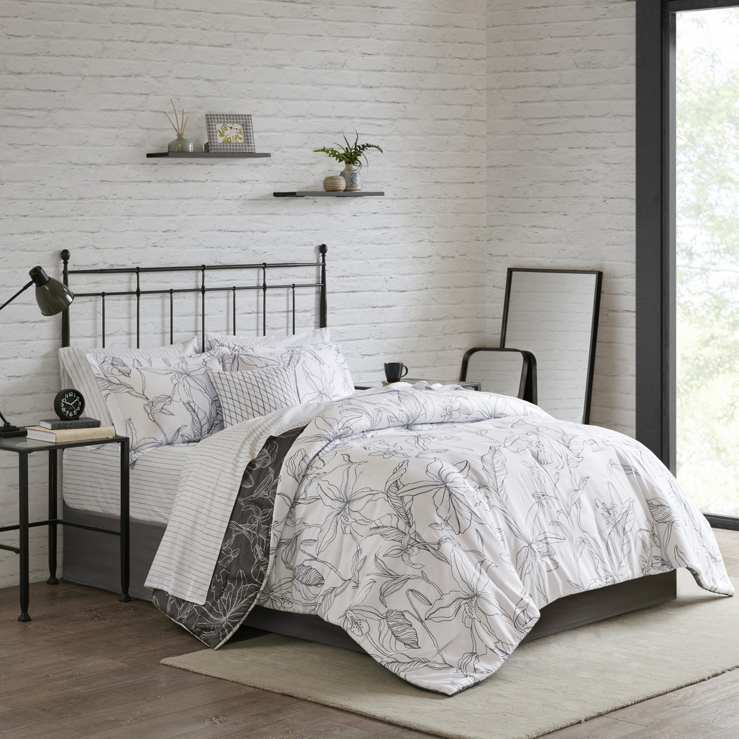 Zaide White 9 Pc King Bedding Set - Thumbnail - Image 3
