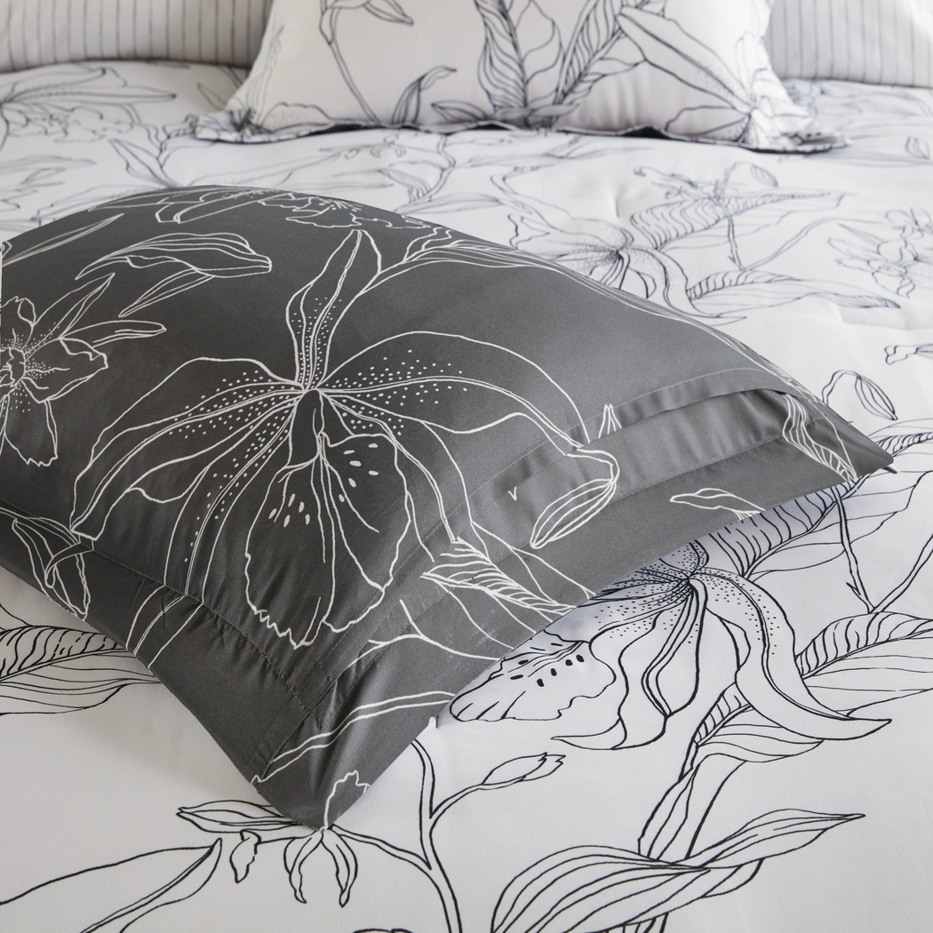 Zaide White 9 Pc King Bedding Set - Thumbnail - Image 9