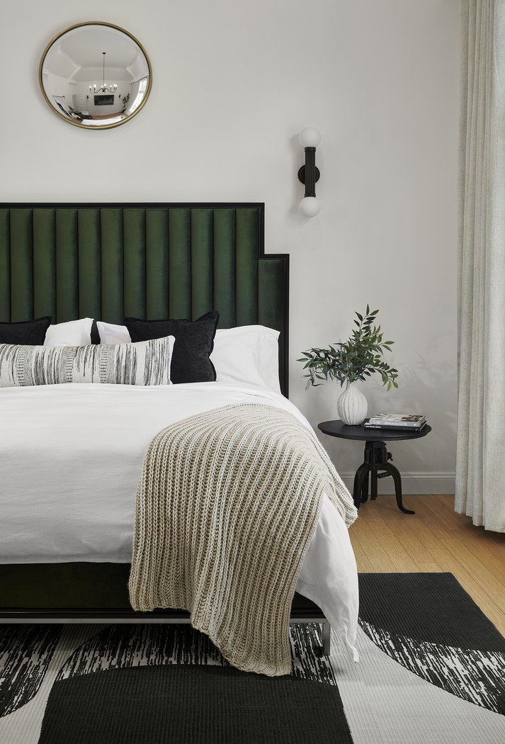 Zaver Off-White 5'3 x 7'6 Rug - Thumbnail - Image 2