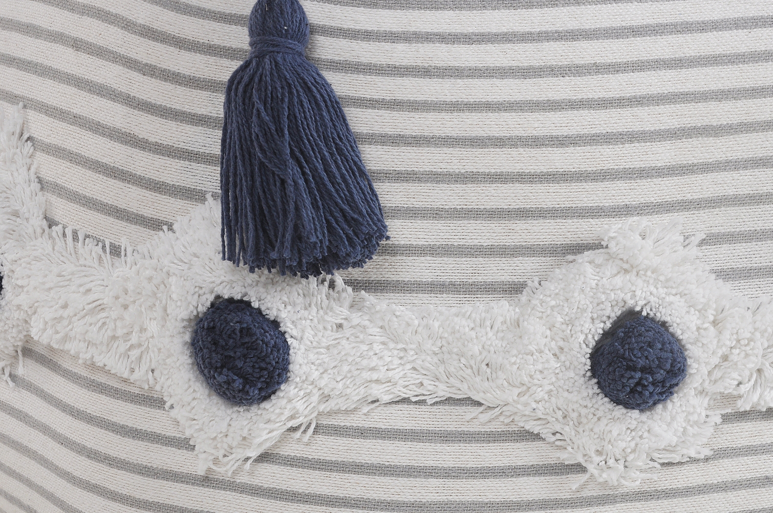 Zenole Gray/Ivory Pouf - Thumbnail - Image 6