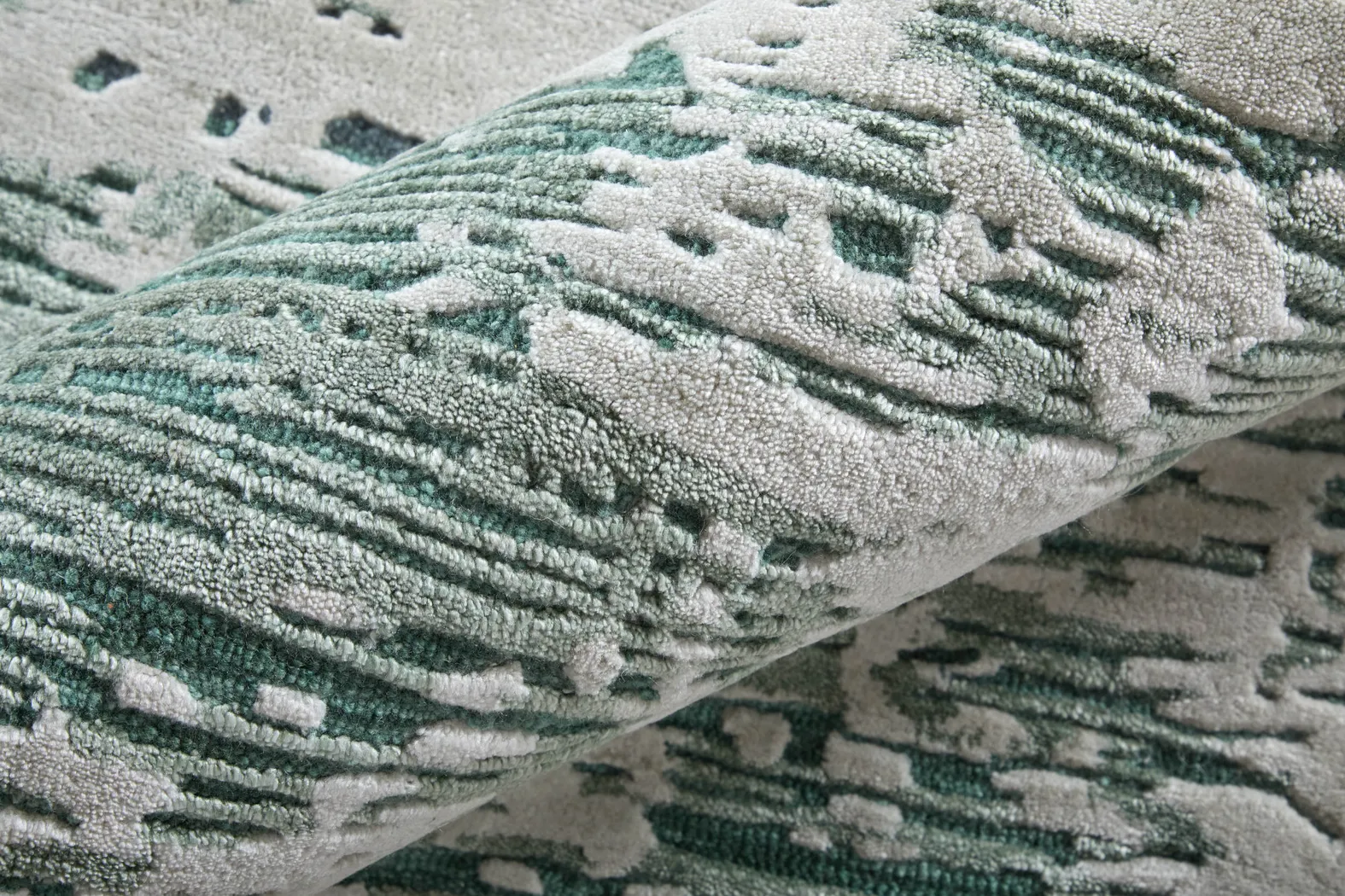Zephira Green 8' x 10' Rug - Thumbnail - Image 3