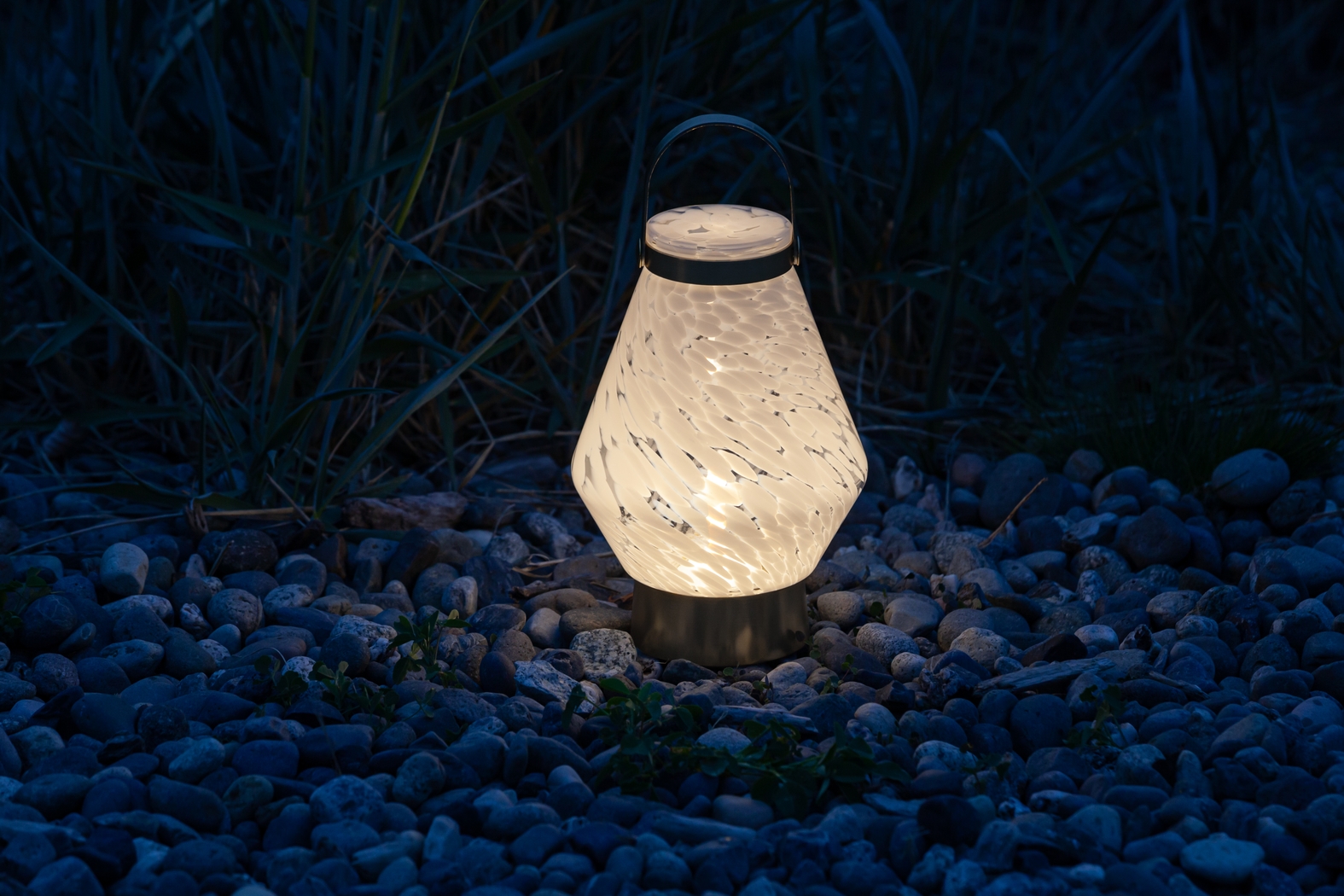 Zipton Isle Indoor/Outdoor White Rechargeable Lantern - Thumbnail - Image 9