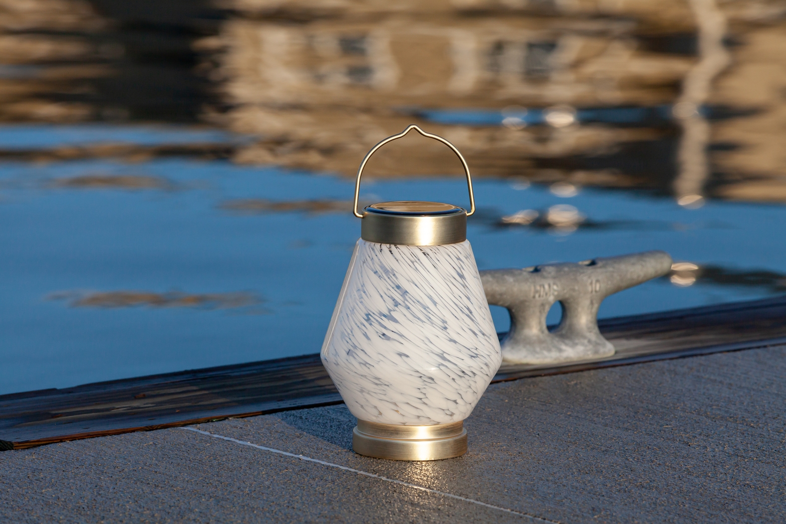 Zipton Isle Outdoor White Solar Lantern - Thumbnail - Image 2