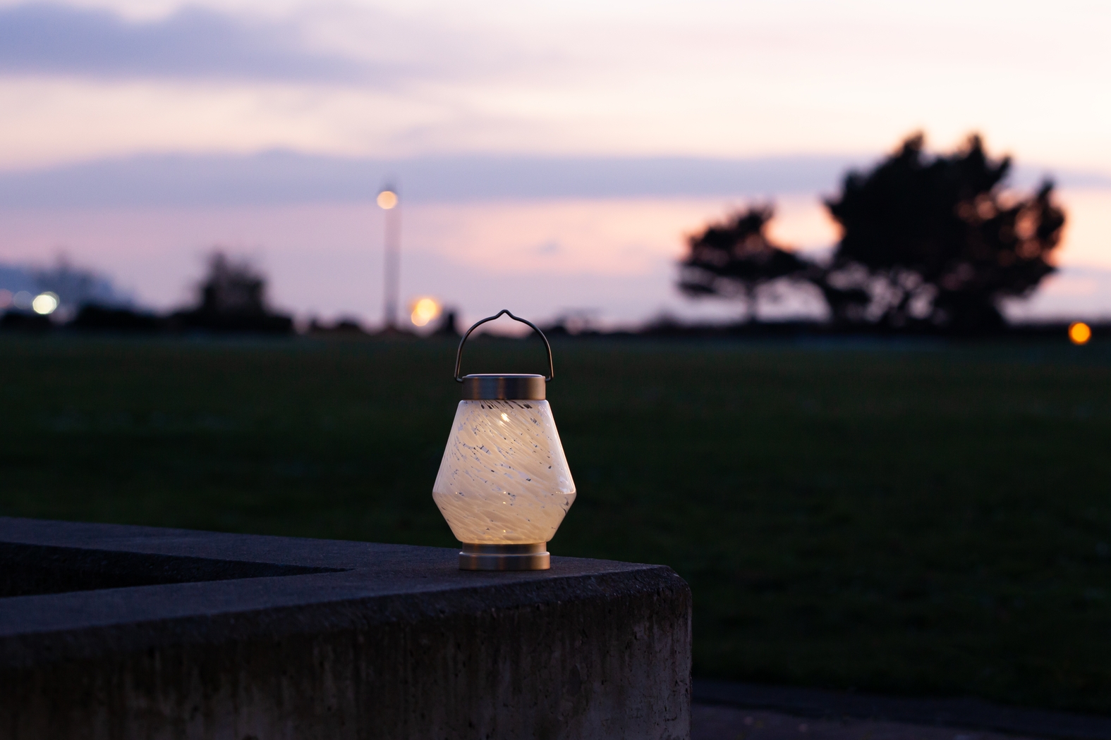 Zipton Isle Outdoor White Solar Lantern - Thumbnail - Image 7