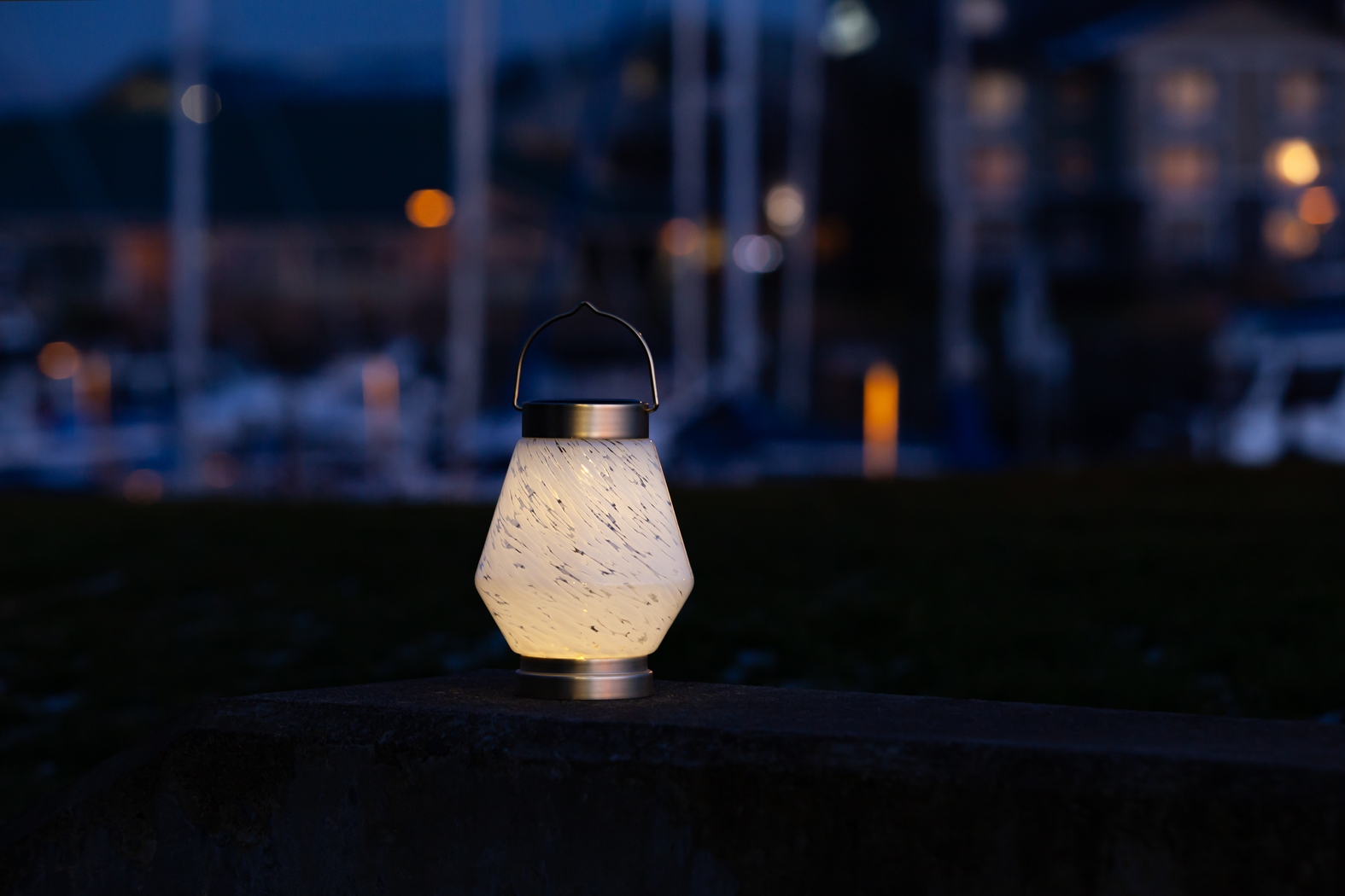 Zipton Isle Outdoor White Solar Lantern - Thumbnail - Image 8