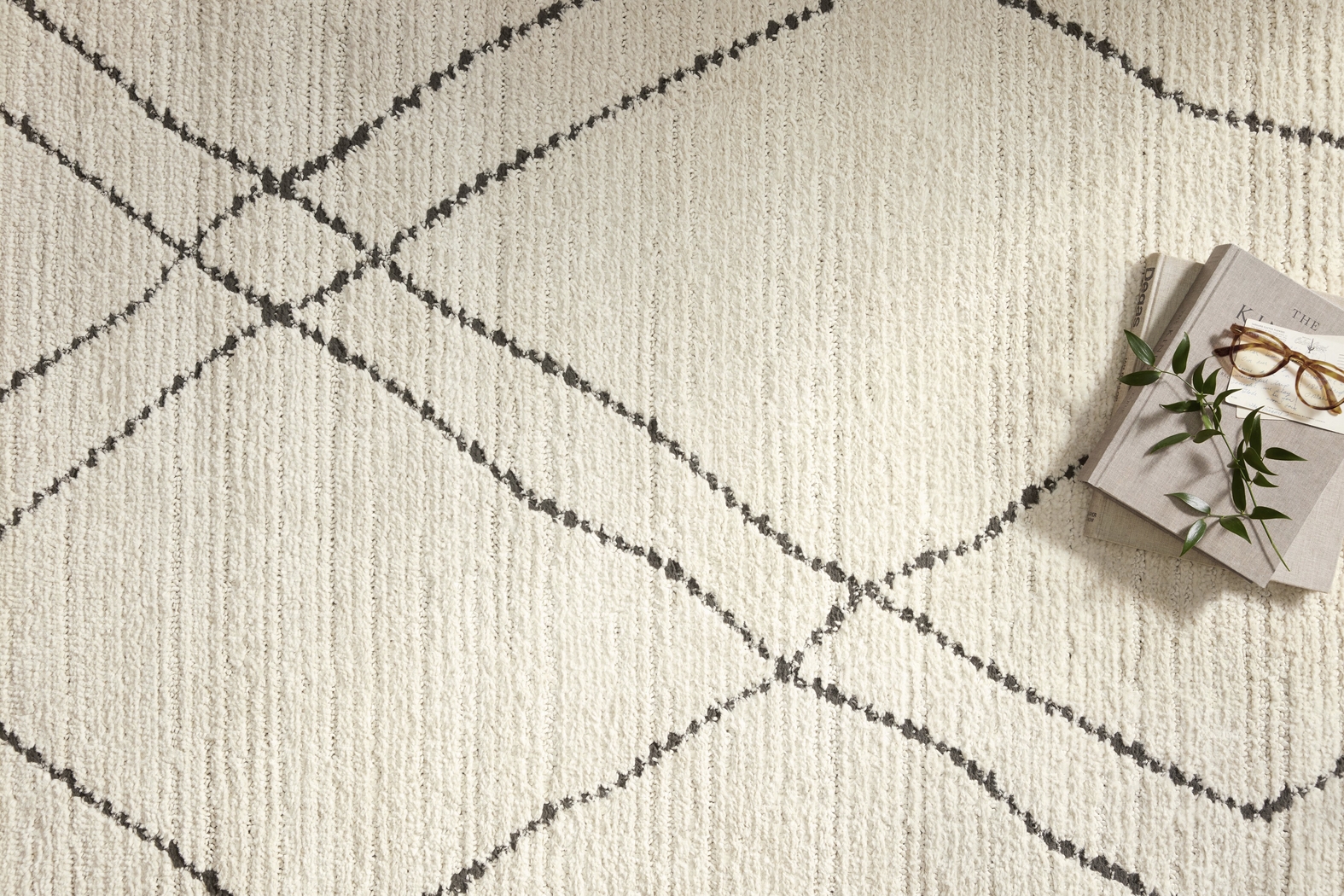 Zula White 7'10 x 10' Rug - Thumbnail - Image 3