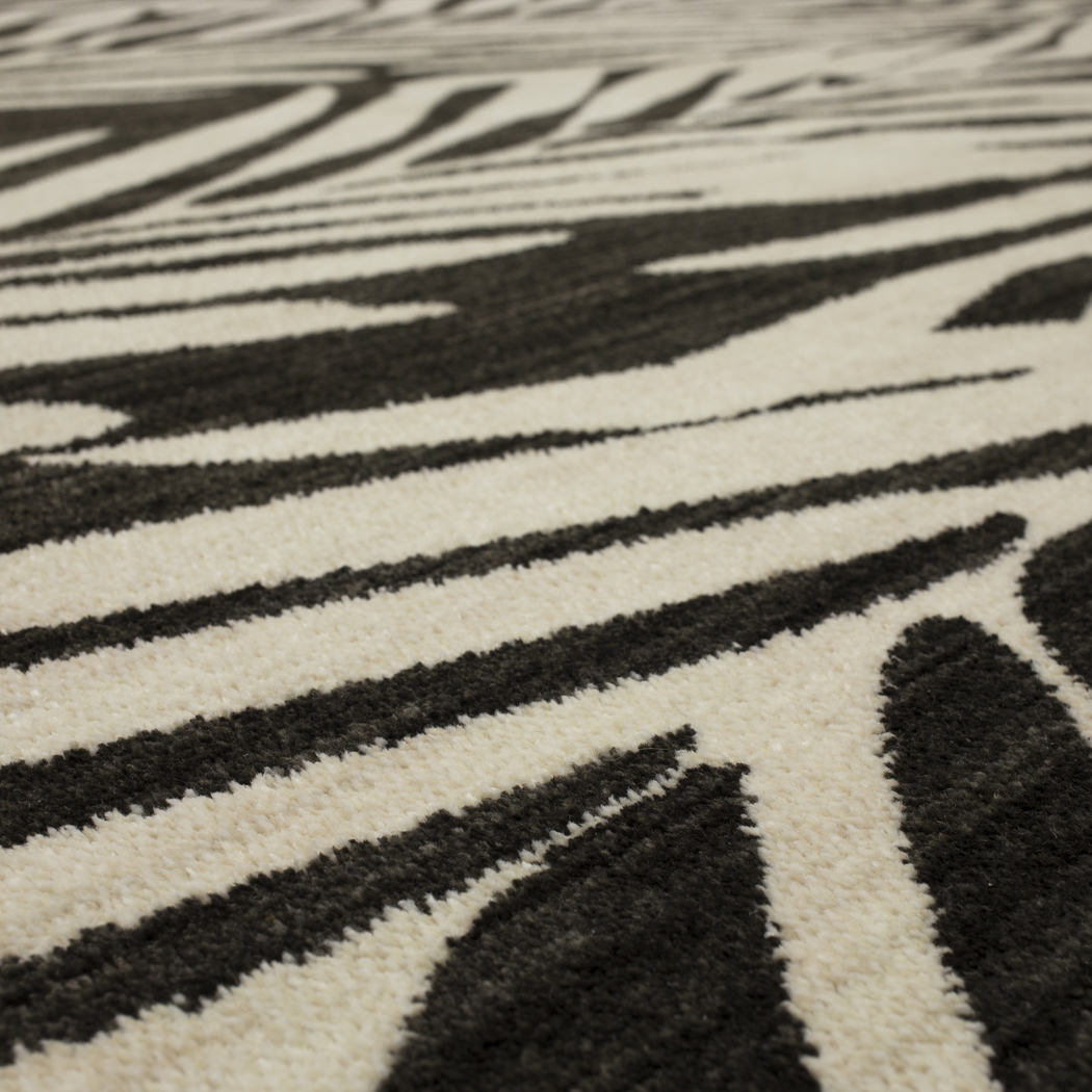 Stacy Garcia Zumin Gray 5'3 x 7'10 Rug - Thumbnail - Image 7