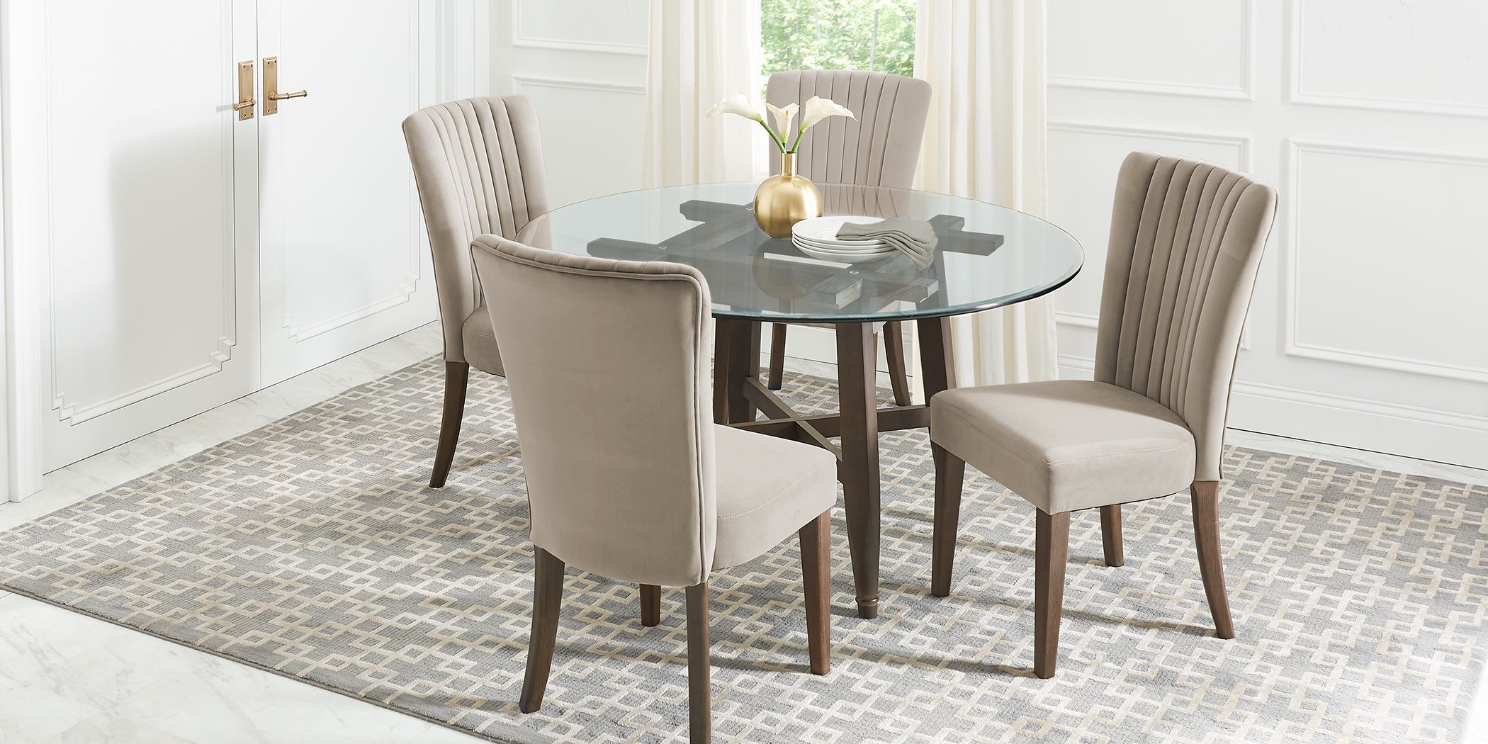 Woodland Avenue Brown 5 Pc Round Dining Set with Beige Chairs - Rooms To Go